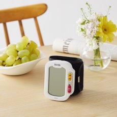 画像4: タニタ 手首式血圧計 BP213 Tanita Blood Pressure Monitor BP213 (4)