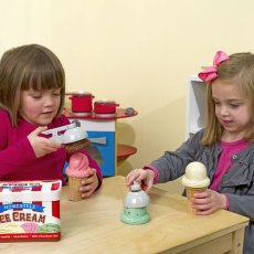 画像2: メリッサ&ダグ ままごと アイスクリームセット 特大ボックス Melissa&Doug Scoop & Stack Ice Cream Cone Playset (2)